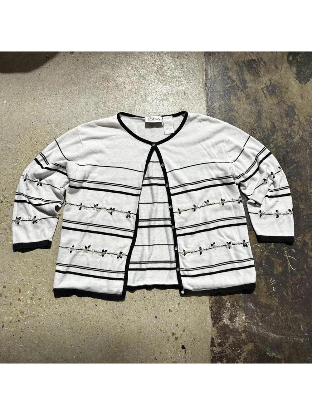 Vintage Y2K white and black Erica Collections women’s cardigan